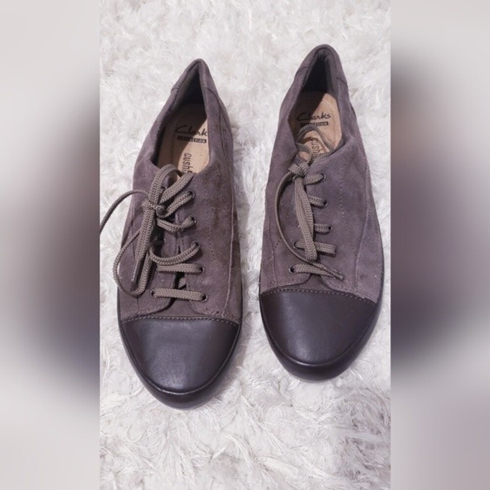 Clarks Suede Leather Sneaker Size: 8M